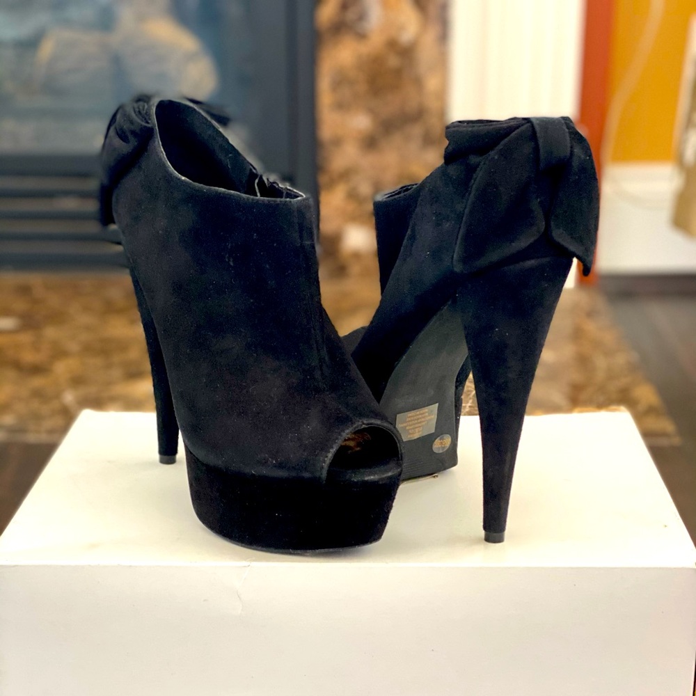 Black Jessica Simpson suede platform
